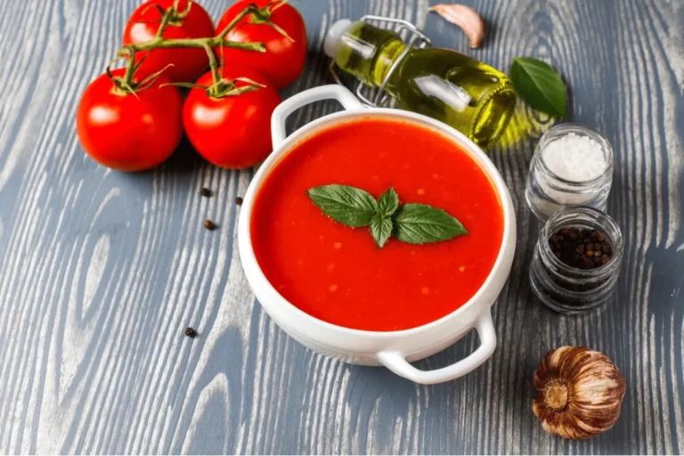 Explore a receita tradicional e reconfortante da Sopa de Tomate e Manjericão. Um prato que une simplicidade e sabor, perfeito para aquecer os corações. Descubra como prepará-lo!